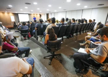 Nova retificação do edital do Concurso Nacional Unificado 2025 dispensa candidatos do CadÚnico de informar o NIS ao solicitar isenção da taxa. Mudanças também atingem formas de pagamento e cidades de prova em Goiás.
