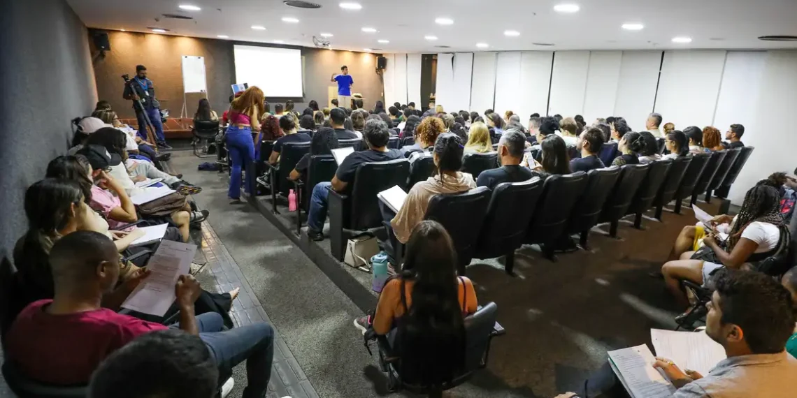 Candidatos têm até as 23h59 desta terça (8) para pedir isenção da taxa do Concurso Nacional Unificado 2025. Solicitação deve ser feita pelo site da FGV com comprovação documental.