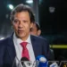 Fernando Haddad nega crise entre Executivo e Congresso após ação no STF para manter decreto que aumentou IOF. Governo busca recompor receitas e cumprir arcabouço fiscal.