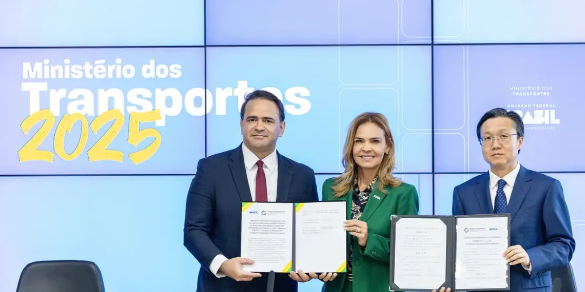 Governo e China assinam memorando para estudos de integração da Fiol, Fico e FNS com a Ferrovia Bioceânica até o porto de Chancay. Projeto faz parte do programa Rotas de Integração Sul‑Americana.