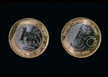 Moeda de R$ 1 em homenagem aos 60 anos do Banco Central começa a circular em 25 de julho. Com edição especial, a peça será usada normalmente e traz novo design no anverso.