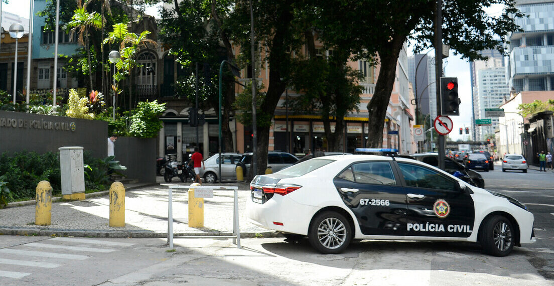 Operação Bella Ciao desmantela rede criminosa ligada ao Comando Vermelho e PCC que lavou R$ 250 milhões em um ano. Prisões ocorreram no Rio e em SP.