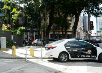 Operação Bella Ciao desmantela rede criminosa ligada ao Comando Vermelho e PCC que lavou R$ 250 milhões em um ano. Prisões ocorreram no Rio e em SP.