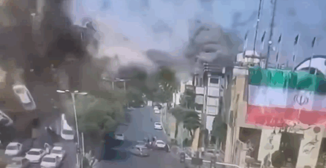 Agência iraniana revela vídeo inédito de ataque israelense em Teerã. Escalada militar incluiu EUA e causou reação global, com condenações de Rússia, China e países da América Latina.