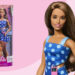 Mattel apresenta nova Barbie diabética com monitor de glicose e bomba de insulina. A iniciativa promove inclusão, representatividade e conscientização sobre o diabetes tipo 1.