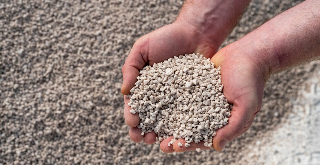 Exportações de fertilizantes russos para os países do BRICS cresceram 60% em três anos. Brasil lidera como principal destino, segundo associação russa.
