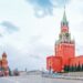 Porta-voz do Kremlin afirma que plano de Trump sobre fornecimento de armas à Ucrânia é uma continuação de práticas anteriores e levanta questões sobre quem pagará a conta, em meio a crescentes divergências na Europa.