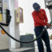 Novas sanções da União Europeia contra produtos derivados do petróleo russo estão elevando os preços do diesel em todo o mundo, alerta o CEO da TotalEnergies. Medida afeta oferta global e muda rota de abastecimento.