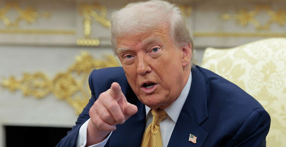 Segundo a revista The Economist, tarifas de Trump contra o Brasil fortaleceram Lula, que volta a liderar as intenções de voto para 2026.