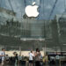 Apple fecha loja na China após 15 anos. Vendas caem, rivais crescem e tensões comerciais com os EUA impulsionam produção fora do país.