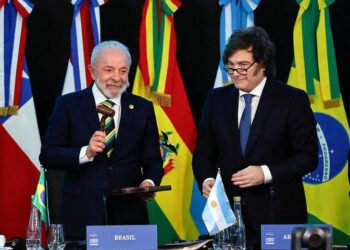 Lula assume presidência do Mercosul e elenca cinco prioridades para o bloco, incluindo combate ao crime organizado, integração energética e preparação para a COP30 no Brasil.