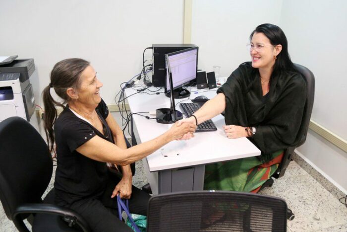 Mutirões do INSS no Norte e Centro-Oeste realizaram mais de 2.700 atendimentos em perícia médica e avaliação social. Ações visam agilizar benefícios e reforçar atendimento presencial.