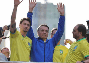 Renan Filho avalia que bolsonarismo migra para extrema-direita e defende que Lula ocupe o centro político visando 2026. Leia análise sobre cenário eleitoral.