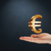 A inflação anual da zona do euro atingiu 2% em junho, de acordo com dados preliminares da Eurostat, alinhando-se à meta do BCE e às previsões do mercado.