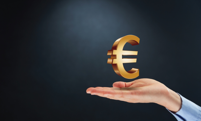 A inflação anual da zona do euro atingiu 2% em junho, de acordo com dados preliminares da Eurostat, alinhando-se à meta do BCE e às previsões do mercado.