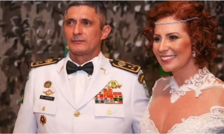 Antônio Aginaldo, marido de Carla Zambelli, foi exonerado da Secretaria de Segurança de Caucaia. A deputada segue foragida e é procurada pela Interpol após condenação no STF.