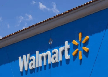 Dez pessoas foram esfaqueadas em um Walmart em Traverse City, Michigan. Suspeito foi preso e polícia pede que população evite a área durante investigação.