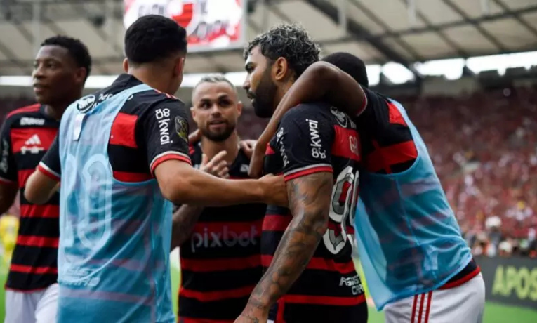 Flamengo bate Atlético-MG por 1 a 0 no Maracanã e assume a liderança do Brasileirão com 36 pontos. Léo Ortiz marca o gol da vitória; times se reencontram na Copa do Brasil.