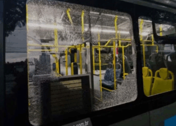 A Polícia Civil prendeu mais um suspeito por vandalismo contra ônibus em SP. Com a nova detenção no Brás, total de presos sobe para 19. Mais de 500 ataques já foram registrados.