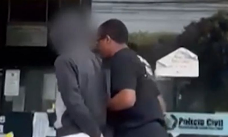 Polícia Civil revela conversas perturbadoras entre adolescente de 14 anos que matou os pais e irmão em Itaperuna e sua namorada, mostrando ausência total de arrependimento e traços de psicopatia.