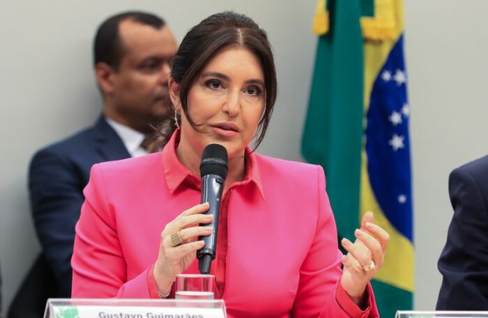 Ministra Simone Tebet propõe rever isenções fiscais e tributar quem ganha acima de R$ 50 mil, como medida de justiça tributária. Ela participou de audiência sobre o orçamento de 2026 no Congresso Nacional.