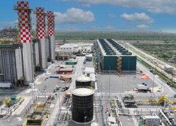 Lula inaugura a GNA II, usina a gás natural no RJ com capacidade para 8 milhões de casas. Projeto estratégico do Novo PAC reforça transição energética no Brasil.