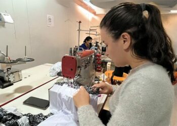 Taiobeiras (MG) receberá a Escola da Moda com investimento de R$ 6,5 milhões do governo federal. A iniciativa visa capacitar profissionais, fortalecer a cadeia têxtil local e impulsionar a economia do semiárido mineiro.
