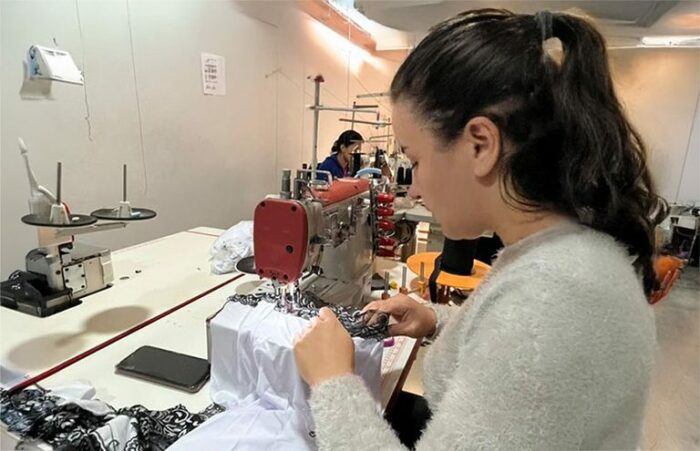 Taiobeiras (MG) receberá a Escola da Moda com investimento de R$ 6,5 milhões do governo federal. A iniciativa visa capacitar profissionais, fortalecer a cadeia têxtil local e impulsionar a economia do semiárido mineiro.