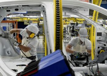 Lula assina decreto que zera IPI de carros sustentáveis e reduz alíquota para veículos mais eficientes, recicláveis e seguros. Medida faz parte do programa Mover e entra em vigor até dezembro de 2026.