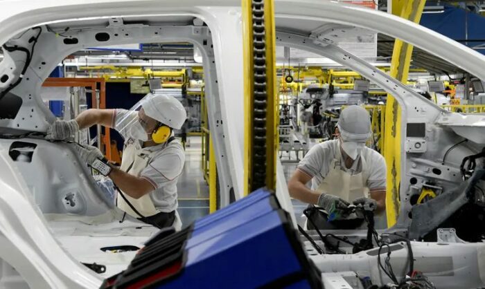 Lula assina decreto que zera IPI de carros sustentáveis e reduz alíquota para veículos mais eficientes, recicláveis e seguros. Medida faz parte do programa Mover e entra em vigor até dezembro de 2026.