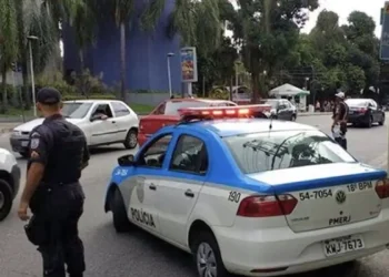 Letalidade violenta no Rio de Janeiro tem redução histórica em maio de 2025, segundo ISP. Mortes por intervenção policial caem 47,6%. Furtos e apreensões crescem.