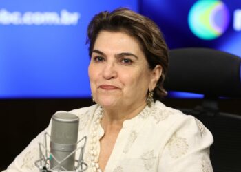 Lei da Igualdade Salarial completa dois anos e será tema da Voz do Brasil nesta segunda (22). Ministra das Mulheres, Márcia Lopes, participa ao vivo às 19h.