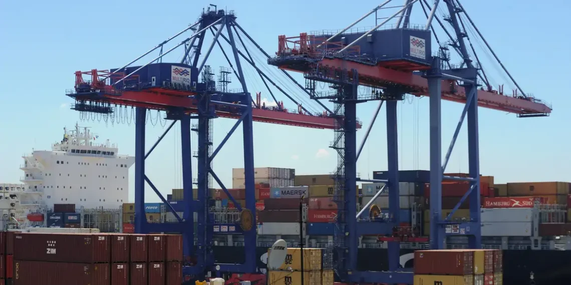Decreto assinado por Lula regulamenta a Lei de Reciprocidade Comercial e permite contramedidas contra países que adotarem barreiras unilaterais, como as tarifas impostas pelos EUA.