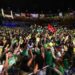 Lula participa do 60º Congresso da UNE em Goiânia e presta solidariedade a familiares de estudantes mortos em acidente. Evento reúne mais de 10 mil alunos de todo o país.