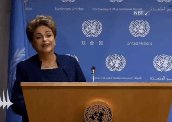 Em tom provocativo, Dilma Rousseff defende que a proposta de armazenar energia eólica, criticada no passado, é agora essencial para evitar crises como as de Portugal e Espanha.