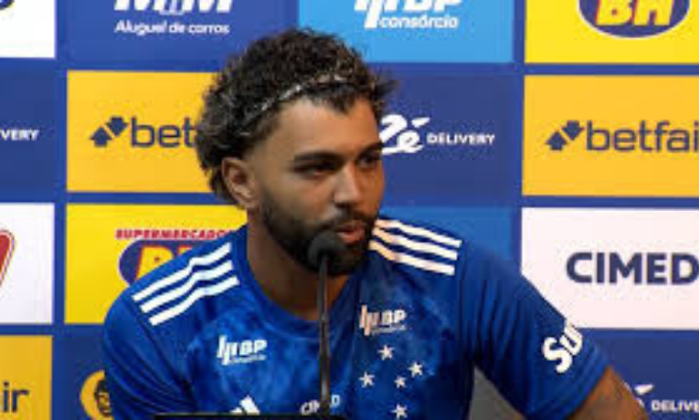 Gabigol é absolvido da acusação de fraude em exame antidoping. Tribunal Arbitral do Esporte anulou a punição de 24 meses. Jogador do Cruzeiro está livre para atuar sem restrições.
