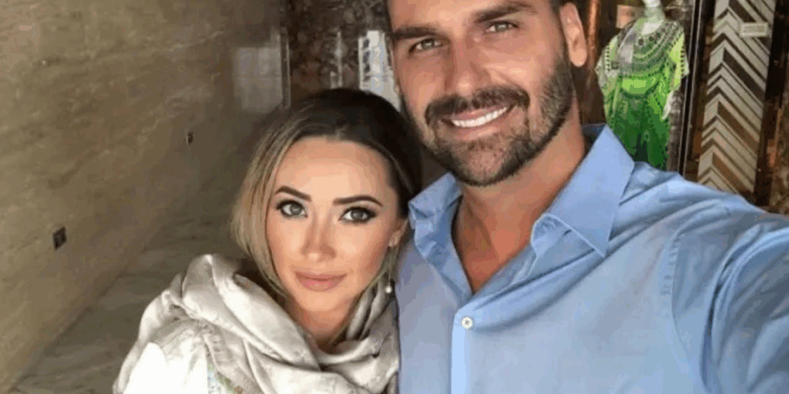 Eduardo Bolsonaro afirma que contas da esposa foram bloqueadas por Moraes. Medida integra estratégia da PF para dificultar ações do deputado nos EUA.
