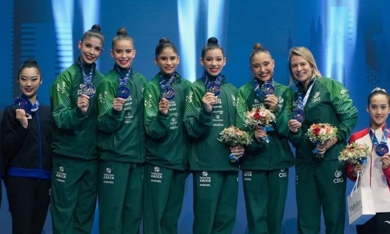História feita! Brasil vence pela primeira vez o conjunto geral da Copa do Mundo de Ginástica Rítmica. Coreografias criativas e técnica perfeita garantem ouro em Milão.