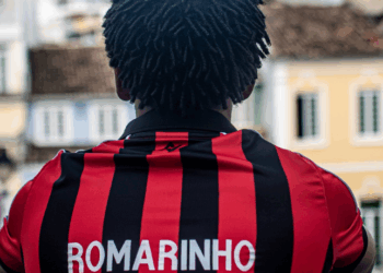 Romarinho, ex-Corinthians, é o novo reforço do Vitória para o Brasileirão. Jogador de 34 anos espera ajudar o time a fugir do rebaixamento.