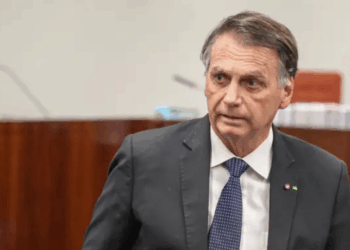 Crise no STF: defesa de Bolsonaro contesta acusações de Moraes e questiona se entrevistas estão proibidas. Saiba os detalhes.