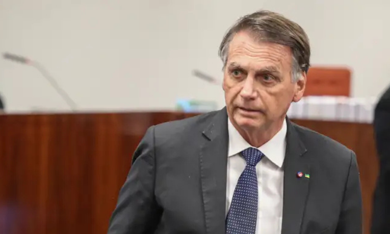 Crise no STF: defesa de Bolsonaro contesta acusações de Moraes e questiona se entrevistas estão proibidas. Saiba os detalhes.