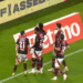 Pedro retorna ao time após polêmica nos bastidores e decide o Fla-Flu com gol nos minutos finais. Flamengo vence o clássico e segue na cola do líder Cruzeiro no Brasileirão.