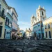 Turismo brasileiro atinge faturamento recorde de R$ 90,4 bilhões entre janeiro e maio de 2025. Crescimento de 7% é puxado por transporte aéreo e hospedagem, com alta em todas as regiões do país.