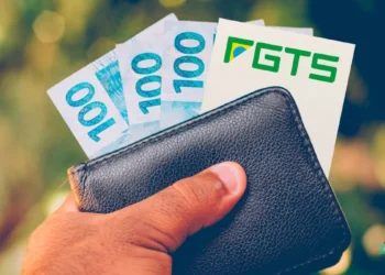 Mais de 134 milhões de trabalhadores receberão R$ 12,9 bilhões do lucro do FGTS em 2024. Valor será depositado até 31 de agosto e aumenta a rentabilidade do fundo para 6,05%.