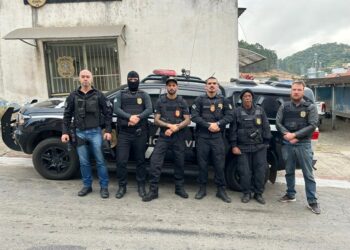 Polícia Civil do ES prende suspeito envolvido em tentativa de homicídio e sequestro em Santa Maria de Jetibá. Operação também resultou na apreensão de celulares e drogas para consumo.