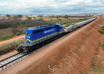 Com novo aporte de R$ 816,6 milhões do FDNE, obras da Ferrovia Transnordestina avançam rumo à fase de operação. Conexão entre PI, CE e PE deve impulsionar logística no Nordeste.