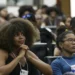 Estudo do CGEE revela desigualdade racial persistente na pós-graduação brasileira, com predominância de pessoas brancas entre mestres e doutores. Dados foram apresentados na reunião da SBPC, em Recife.