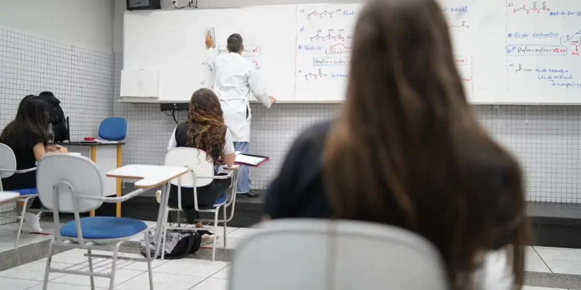 Prêmio Jovem Cientista 2025 recebe inscrições até 31 de julho. Tema é mudanças climáticas. Bolsas, laptops e até R\$ 40 mil em prêmios para estudantes e pesquisadores.