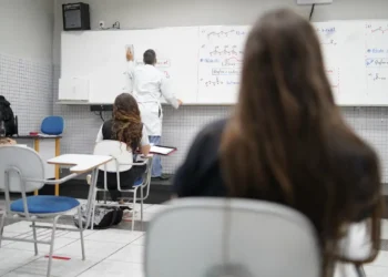 Prêmio Jovem Cientista 2025 recebe inscrições até 31 de julho. Tema é mudanças climáticas. Bolsas, laptops e até R\$ 40 mil em prêmios para estudantes e pesquisadores.