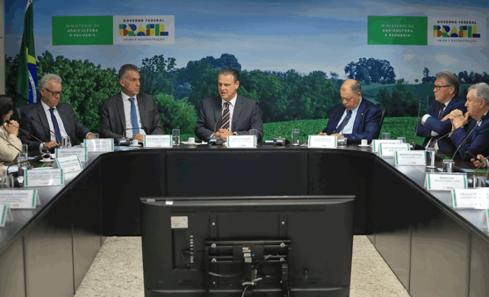 Governo Federal e Congresso discutem apoio a produtores do Rio Grande do Sul afetados por crises climáticas. Proposta prevê renegociação de dívidas, anistia e novo crédito rural.